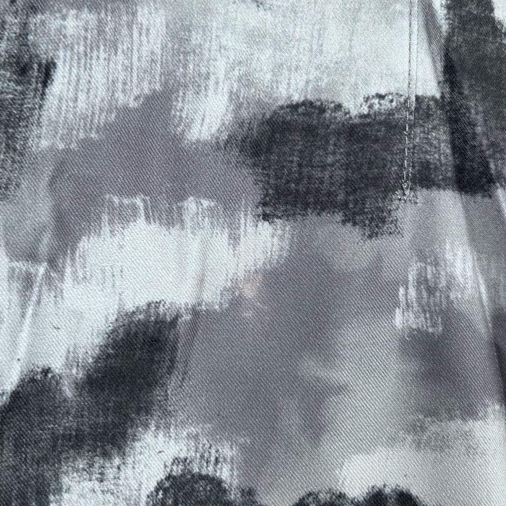 Fabletics Abstract Camo Shirt Mens XXL Grey V-Neck Performance Scrub Top 01847 - Picture 3 of 8